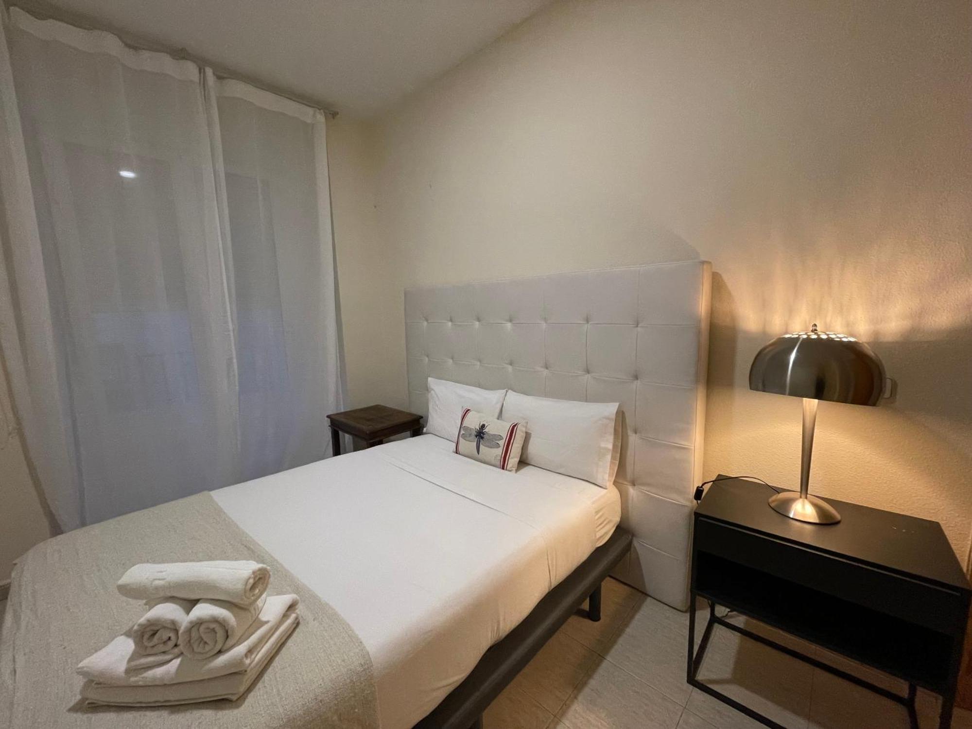 Casa Tadeo Gran Via Hotel Мадрид Екстериор снимка
